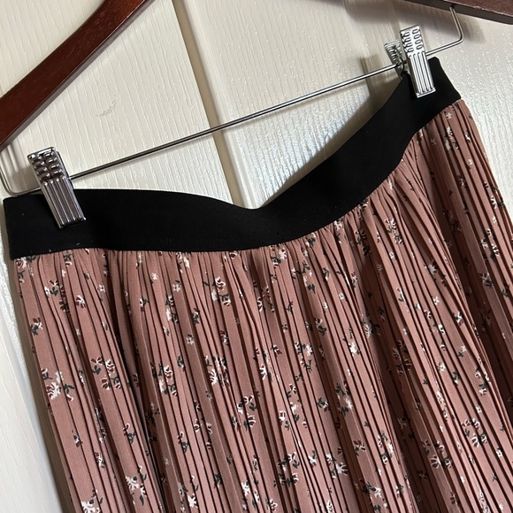 Code x Mode pleated ditsy print floral maxi skirt size xl NEW - Picture 5 of 8